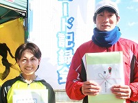 10Kmの部で優勝の平池宏至さんと糸氏明子さん