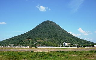 姿美しい讃岐富士
