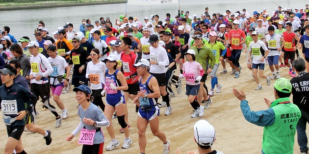 2011武庫川ユリカモメウルトラ70Kmマラソンのスタート