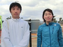 １０Kmの部で優勝の佐々木正志さんと住村知美さん