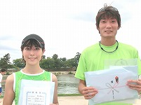5Kmの部で優勝の平池宏至さんと武田有加さん
