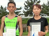 5Kmの部で優勝の山田和信さんと木村亜美さん