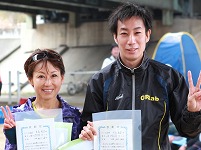 10Kmの部で優勝の中島弘貴さんと糸氏明子さん